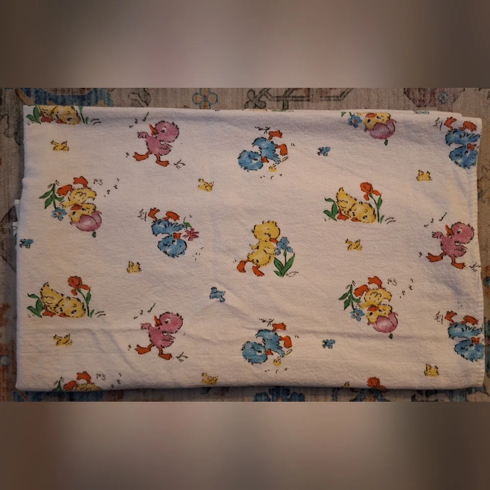 Vintage Baby Blanket with Yellow, Pink, Blue Duckling Print 💛🤍🩷🩵
